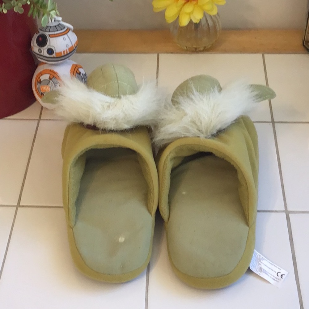 ‘Star Wars’ Yoda Slippers - Picture 5 of 7